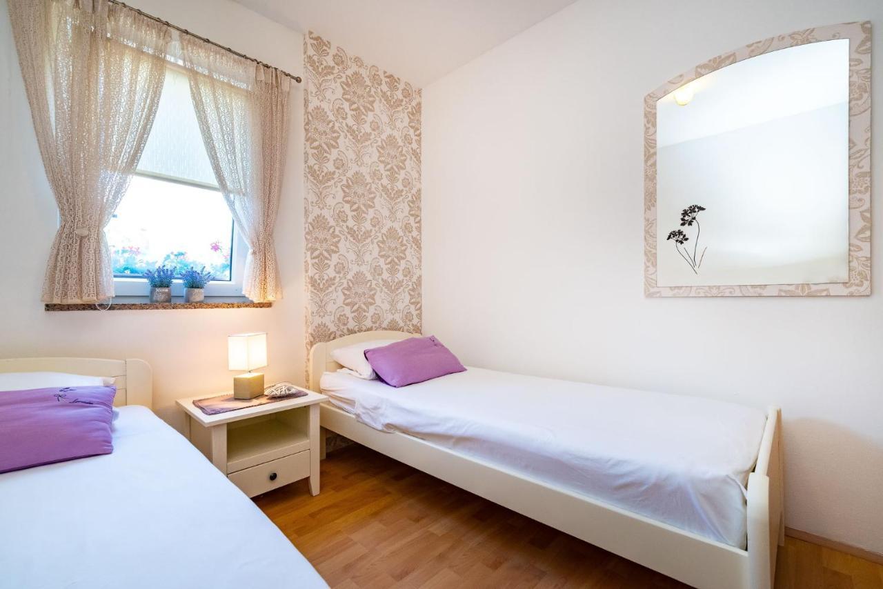 Apartments Milka Povljana Bagian luar foto