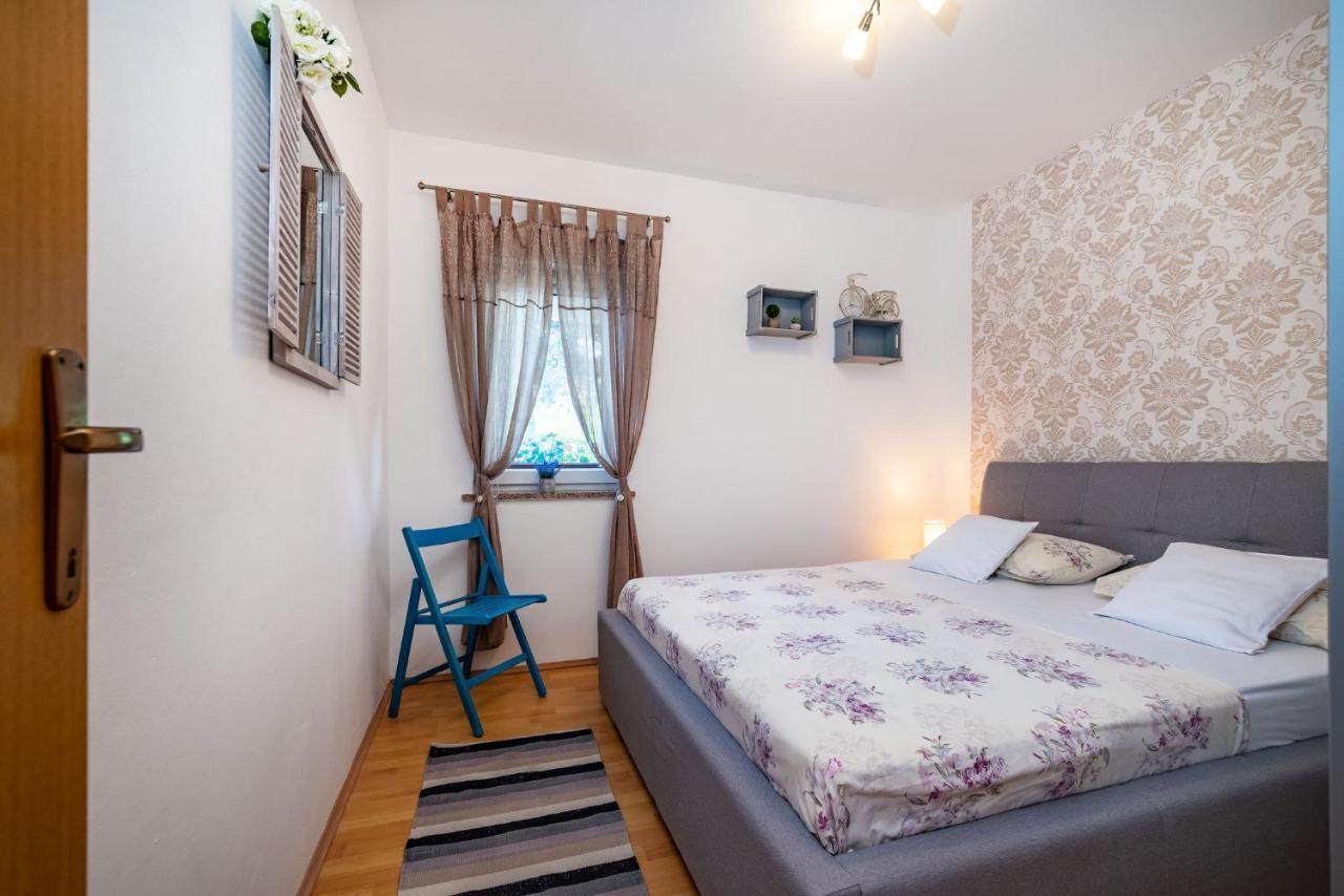 Apartments Milka Povljana Bagian luar foto
