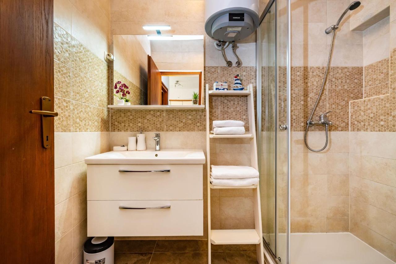 Apartments Milka Povljana Bagian luar foto