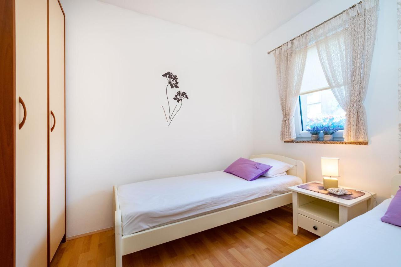 Apartments Milka Povljana Bagian luar foto