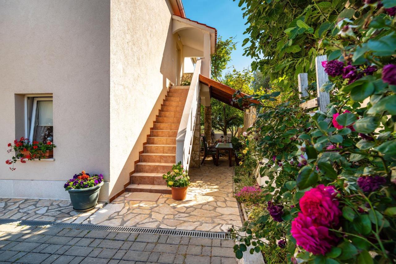 Apartments Milka Povljana Bagian luar foto