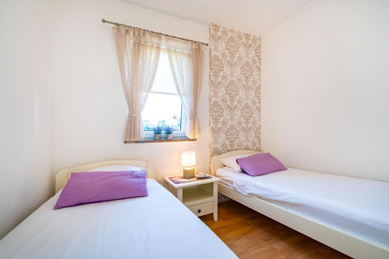 Apartments Milka Povljana Bagian luar foto
