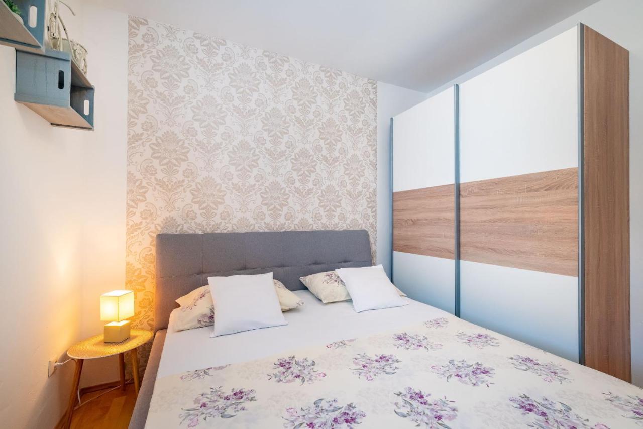 Apartments Milka Povljana Bagian luar foto