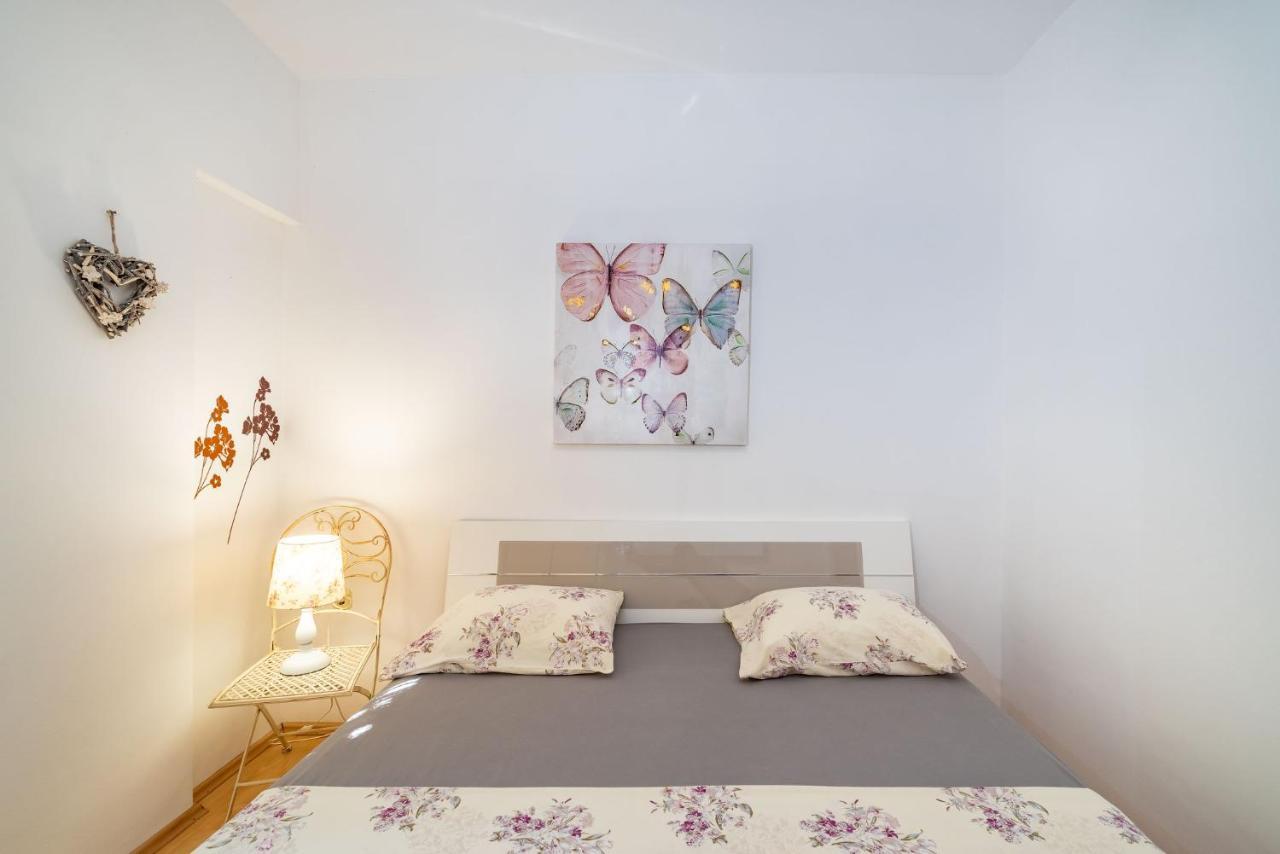 Apartments Milka Povljana Bagian luar foto