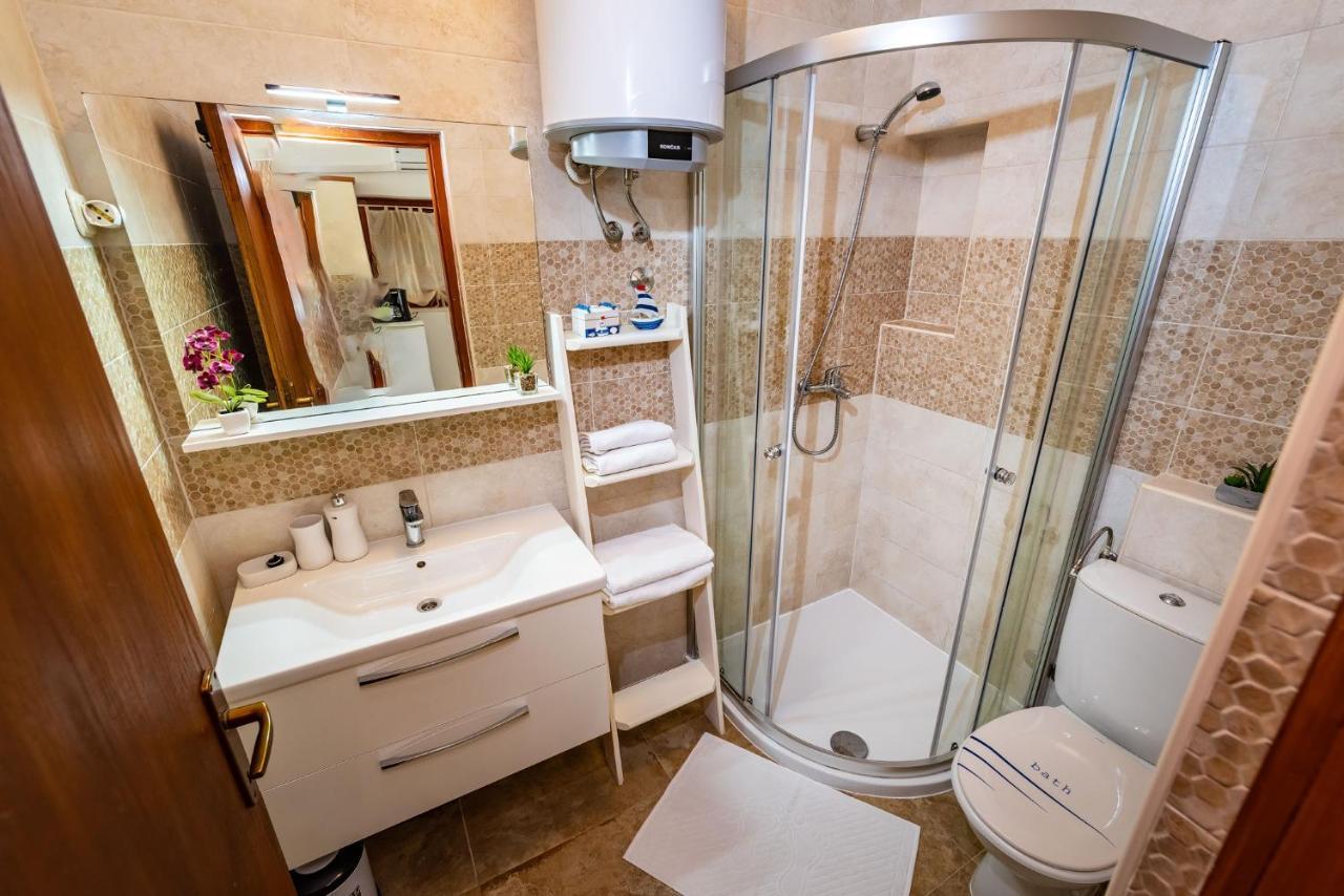Apartments Milka Povljana Bagian luar foto
