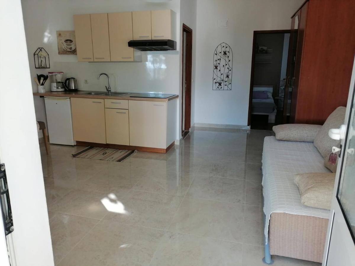 Apartments Milka Povljana Bagian luar foto